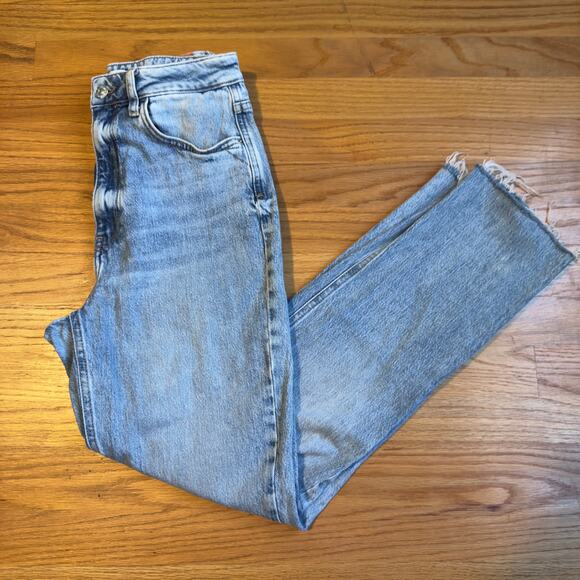 Zara Raw Hem Jeans Light Wash Blue High Waisted Straight Leg Size 6 - Picture 1 of 8